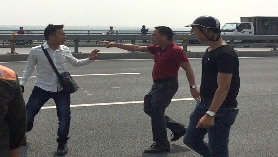 Sẽ xử lý nghiêm vụ phóng viên bị hành hung khi tác nghiệp ở cầu Nhật Tân