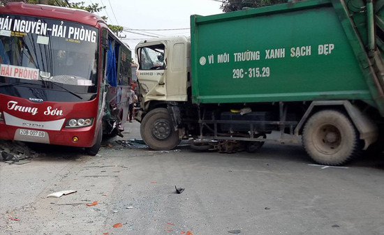 Hà Nội: Xe chở rác gây tai nạn liên hoàn, 6 người thương vong