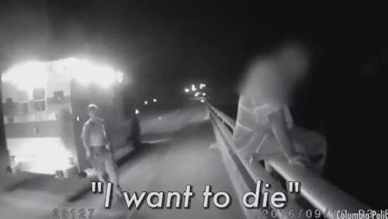 Cảnh sát Mỹ thuyết phục thành công người đàn ông muốn nhảy cầu tự tử