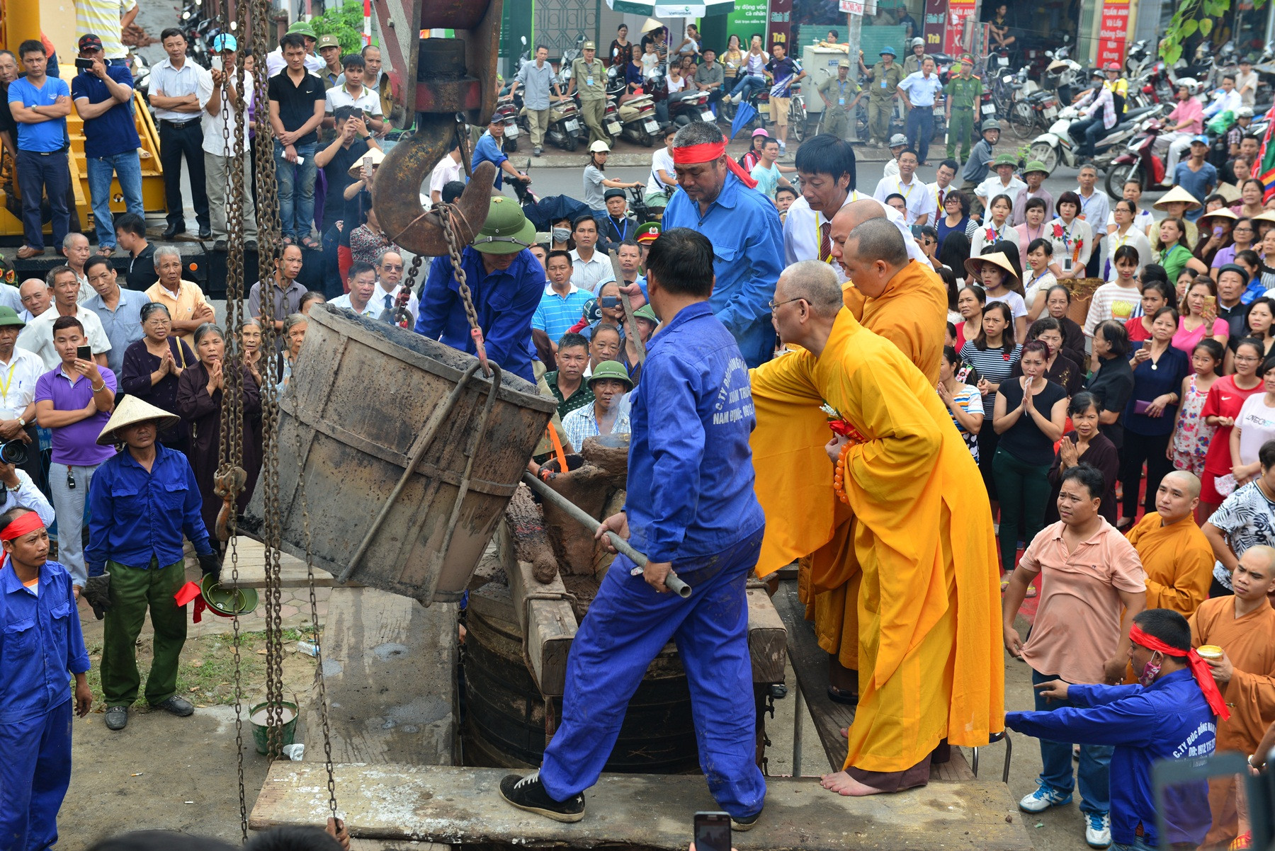Những hình ảnh ấn tượng trong Đại lễ đúc Đại Phật tượng và chuông Đại hồng chùa Phúc Long