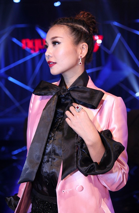 Vietnam's Next Top Model: Thanh Hằng hóa nữ bá tước sang trọng 