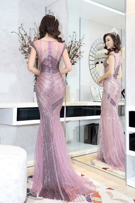 Hoa hậu Đỗ Mỹ Linh diện đầm xuyên thấu, đẹp không tỳ vết