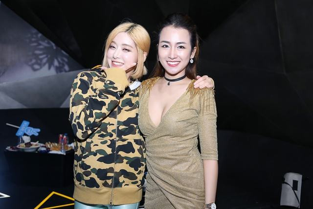 DJ Trang Moon đọ vẻ gợi cảm, nhí nhảnh với nữ DJ sexy Hàn Quốc