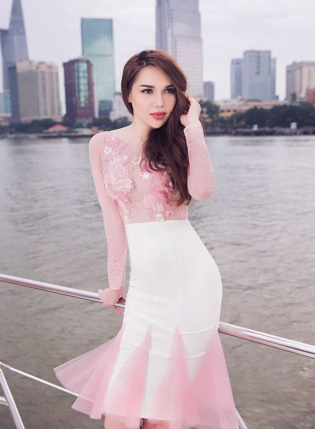 Hoa hậu Diệu Hân kiêu sa trên du thuyền bạc tỷ