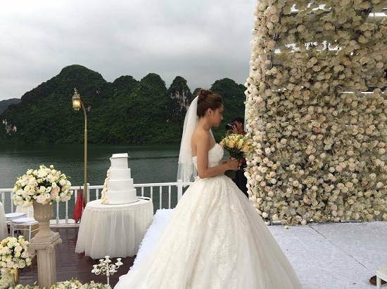 Rò rỉ ảnh cưới của Hương Giang Idol?