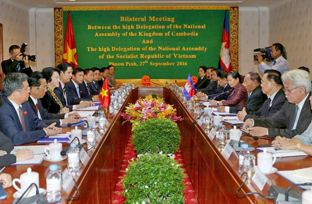 Chủ tịch QH Nguyễn Thị Kim Ngân hội đàm, hội kiến các nhà lãnh đạo Campuchia