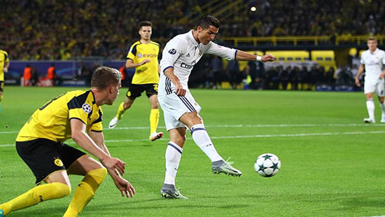 Ronaldo nổ súng, Real vẫn bị Dortmund cầm chân