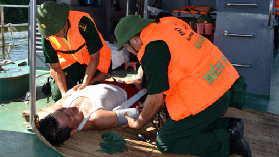 Bình Định: Khẩn trương cấp cứu một thuyền viên bị đứt bàn chân trái 