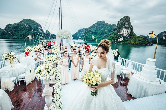 Choáng ngợp với hình ảnh Hương Giang Idol lộng lẫy trong ngày cưới