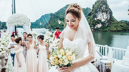 Choáng ngợp với hình ảnh Hương Giang Idol lộng lẫy trong ngày cưới