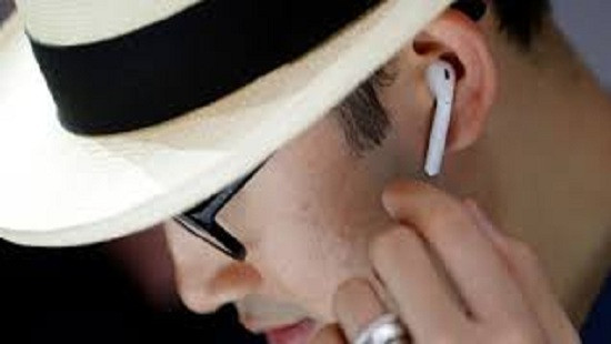 Tai nghe AirPods của Apple gây hại tới sức khỏe con người