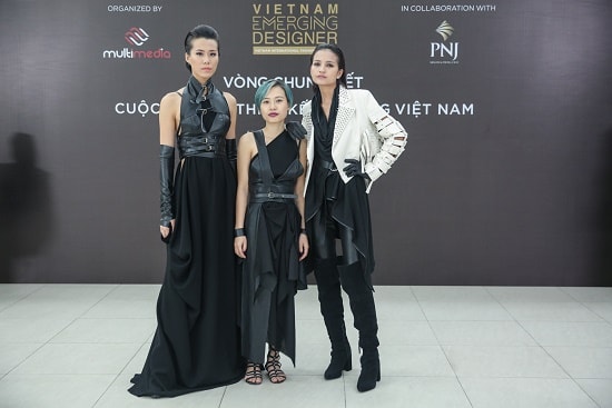 Style giản dị của Thanh Hằng - Công Trí khi ngồi trên ghế nóng