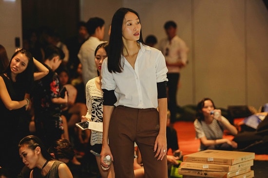 Lan Khuê, Mai Ngô say sưa luyện tập catwalk đến tận khuya 