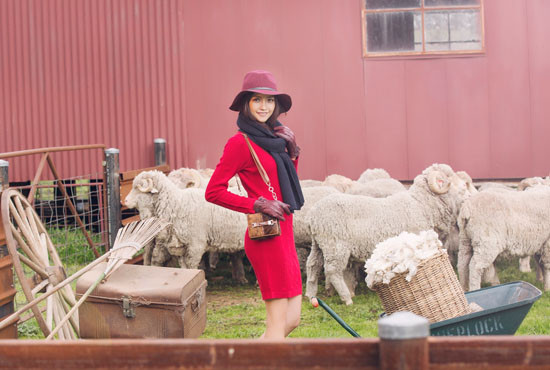 Top 4 Next Top nhẹ nhàng hóa thân thành chàng trai, cô gái chăn cừu nước Úc