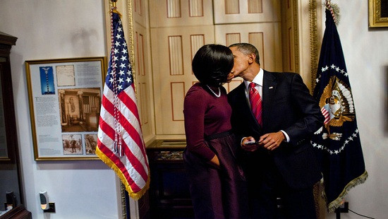 Obama kỷ niệm 24 năm ngày cưới bằng những bức ảnh ngọt ngào