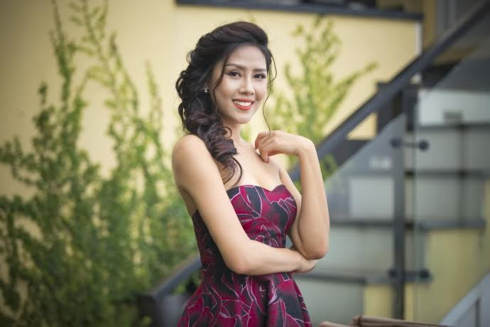 Nguyễn Thị Loan rạng rỡ trước ngày lên đường thi Hoa hậu Hòa bình quốc tế