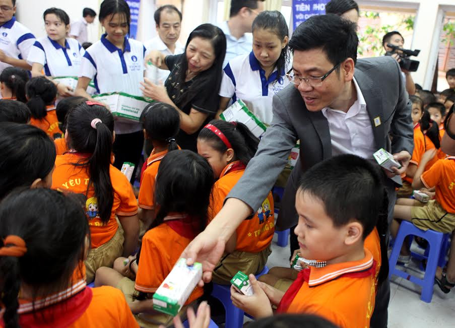 Vinamilk tiên phong trong chương trình Sữa học đường, vì một Việt Nam vươn cao