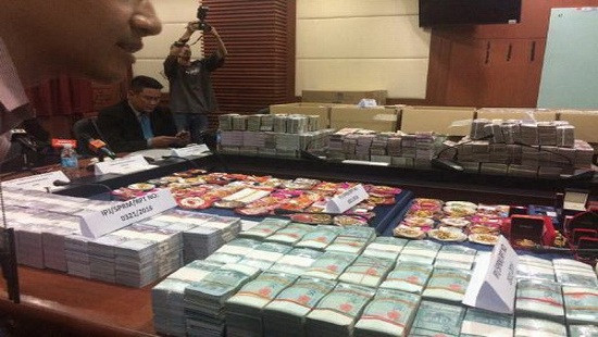 Phanh phui vụ tham nhũng với lượng tiền mặt lớn kỷ lục ở Malaysia
