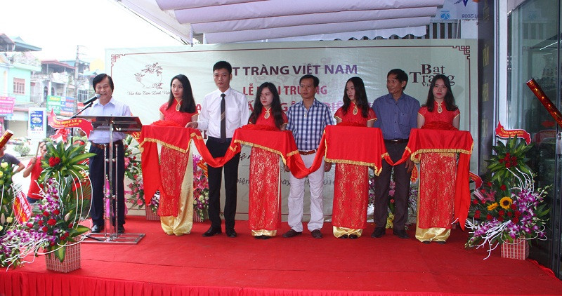 Bát Tràng Việt Nam đưa gốm Gia Tộc Việt chinh phục thị trường Điện Biên