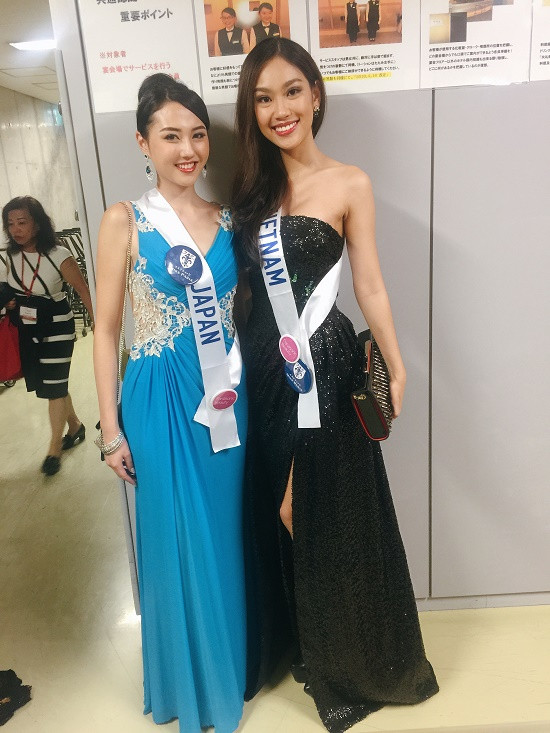 Phương Linh tự tin đọ sắc bên dàn thí sinh Hoa hậu Quốc tế 2016