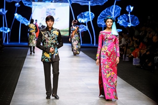 Vietnam International Fashion Week đưa hồn dân tộc vào thời trang cao cấp