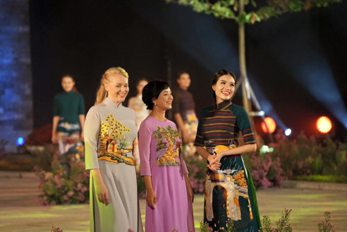 Festival Áo dài Hà Nội 2016: Lung linh sắc màu truyền thống