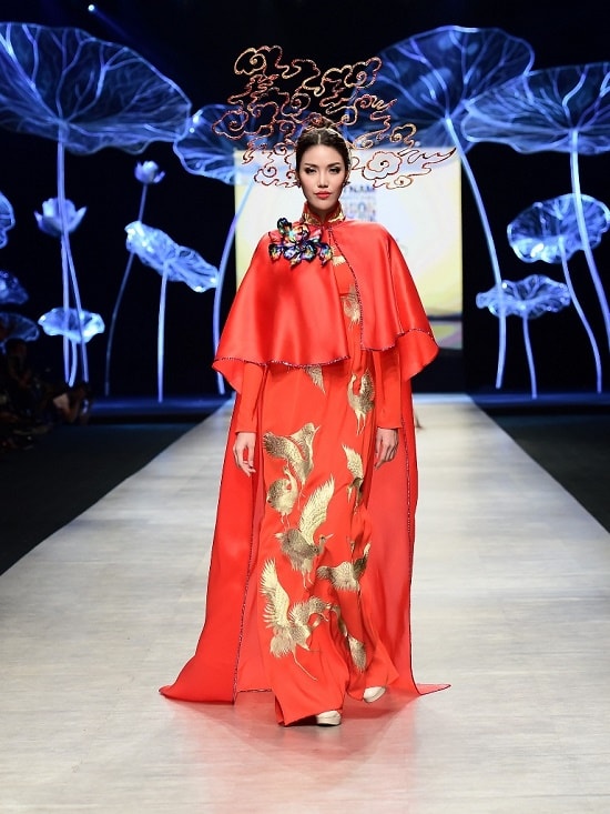 Vietnam International Fashion Week đưa hồn dân tộc vào thời trang cao cấp