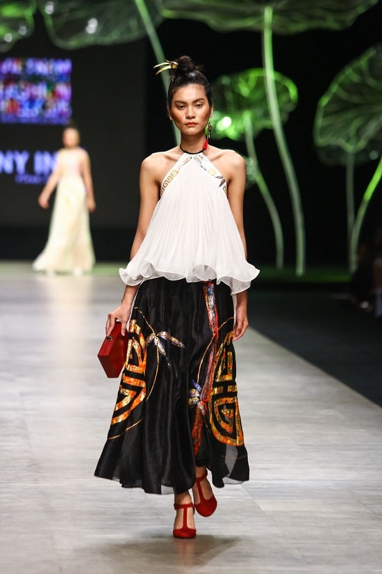 Vietnam International Fashion Week đưa hồn dân tộc vào thời trang cao cấp