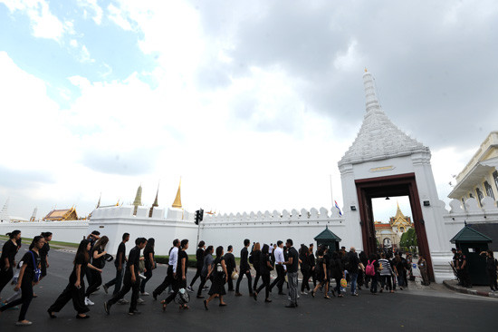Thái Lan mở cửa Hoàng cung để người dân đến viếng Nhà Vua