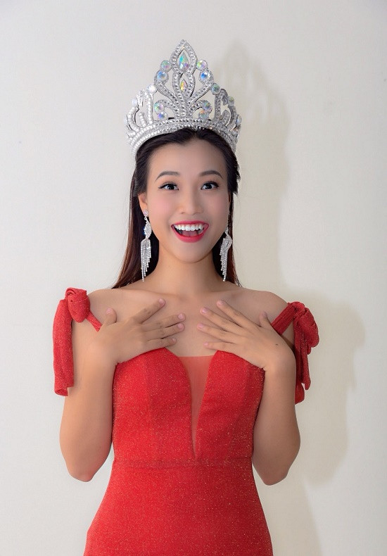 Á hậu Hoàng Oanh bỗng hóa “Hoa hậu Ao làng”