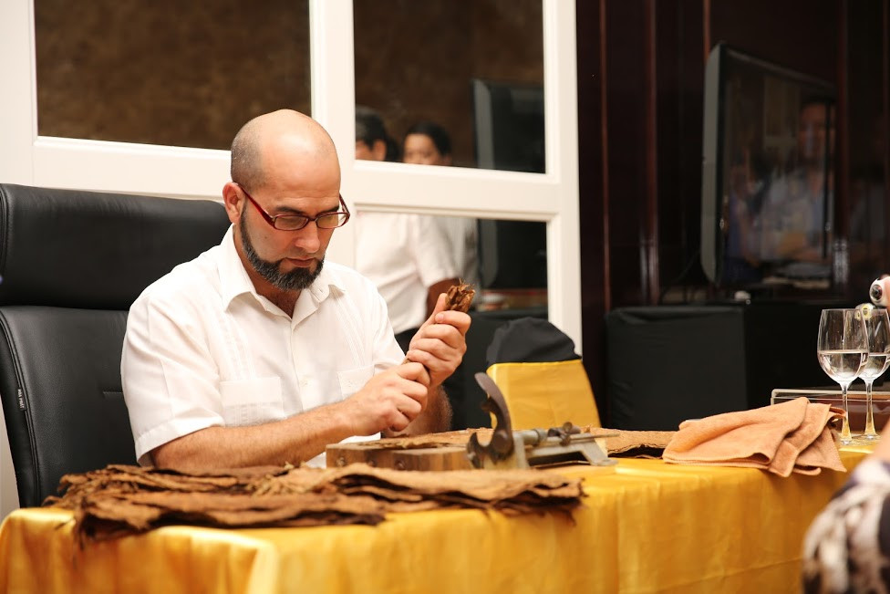 Độc đáo Cigar được nghệ nhân Cuba cuốn - cách thưởng thức siêu quý tộc