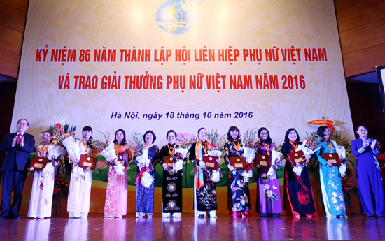 Giải thưởng Phụ nữ Việt Nam năm 2016: 16 tập thể, cá nhân được vinh danh