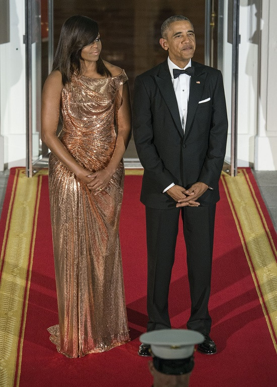 Đệ nhất phu nhân Tổng thống Mỹ mặc gì trong buổi dạ yến cuối cùng tại Nhà Trắng