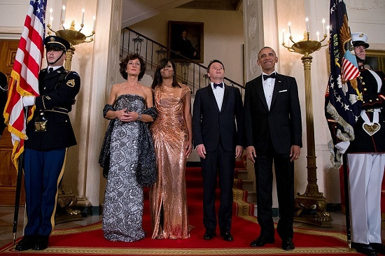 Đệ nhất phu nhân Tổng thống Mỹ mặc gì trong buổi dạ yến cuối cùng tại Nhà Trắng