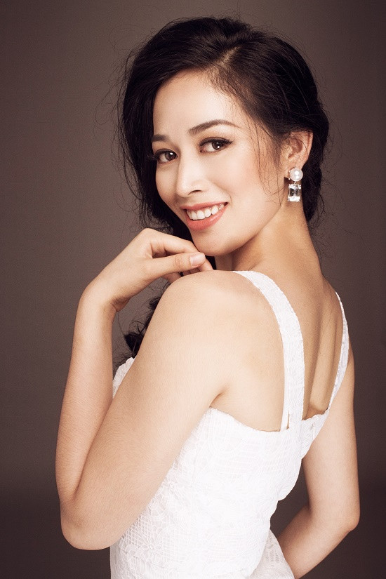 Diễn viên Mai Thanh Hà cuốn hút với đầm sắc trắng