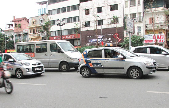Xung quanh vấn đề taxi ngoại tỉnh: Cần tháo gỡ những khó khăn cho doanh nghiệp