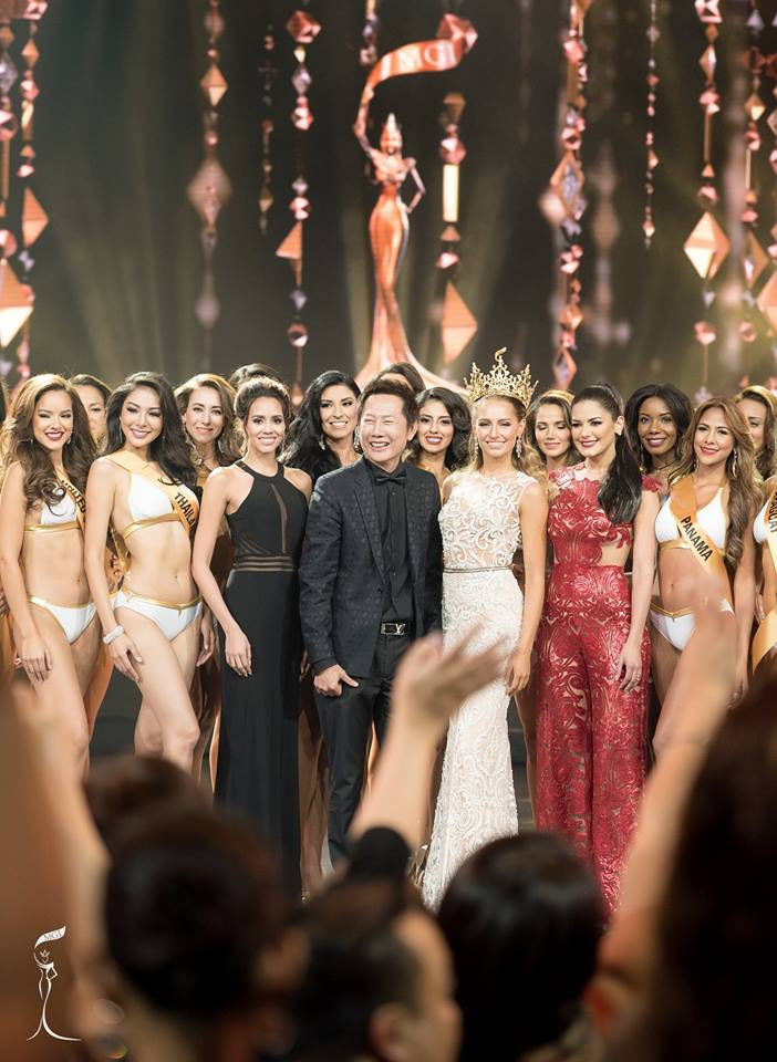 Nguyễn Thị Loan gây sốt với màn trình diễn bikini bốc lửa