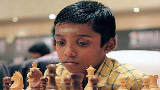 Cậu bé người Ấn Độ trở thành kiện tướng cờ vua quốc tế trẻ nhất thế giới