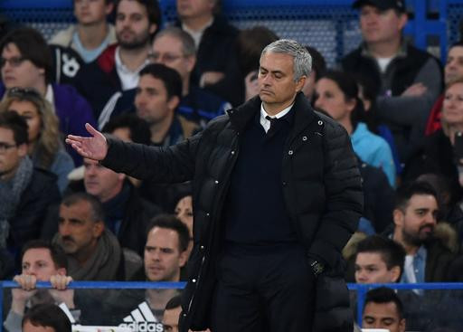 Conte có thái độ sỉ nhục Mourinho sau trận thua thảm của MU?