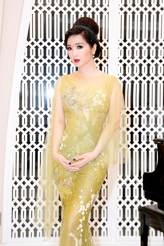 Hoa hậu Giáng My thay 3 bộ trang phục trong đêm Sắc Tâm Tài