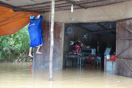 Quảng Bình: Mưa to, hàng trăm nhà dân bị ngập