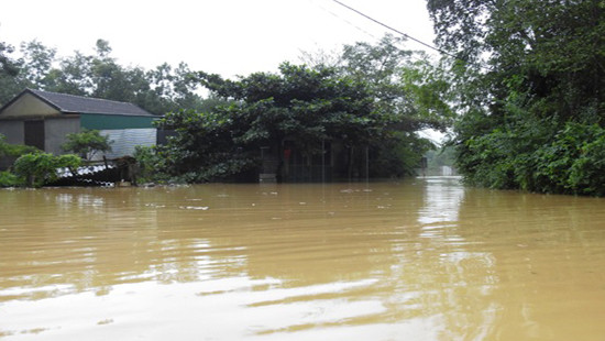 Hà Tĩnh: Thủy điện tiếp tục xã lũ, nhiều xã bị chia cắt