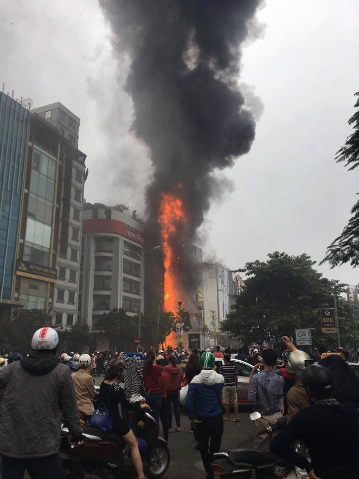 Vụ cháy trên phố Trần Thái Tông: Khẩn trương khám nghiệm hiện trường