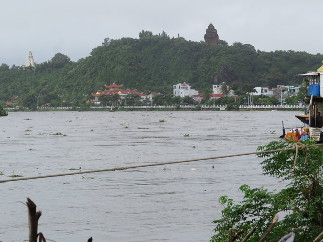 Áp thấp nhiệt đới trên Biển Đông, nguy cơ ngập lụt nghiêm trọng vùng hạ lưu sông Ba