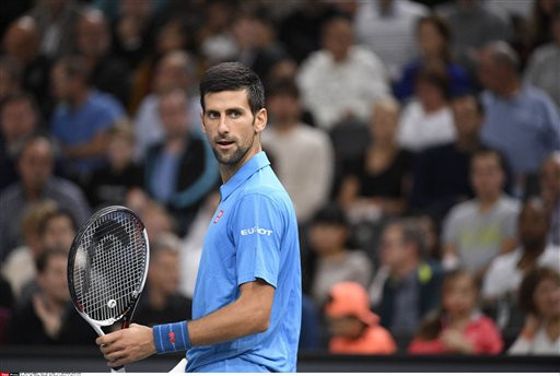 Djokovic chia tay Paris Masters, Murray thẳng tiến vào bán kết