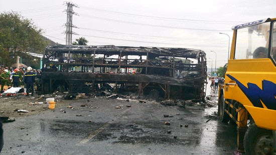 Quảng Ninh: Cháy rụi xe khách giường nằm, hơn 20 hành khách thoát nạn 