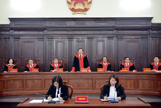 Hội đồng Thẩm phán TANDTC: Sử dụng áo choàng trong các phiên họp giám đốc thẩm, tái thẩm