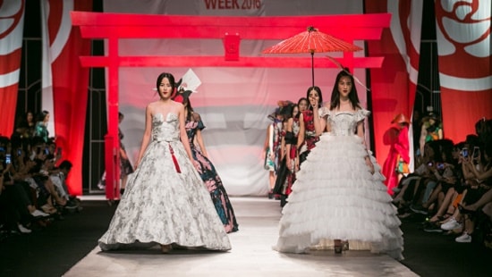 Mãn nhãn với màn kết của NTK Phương My tại Vietnam International Fashion Week