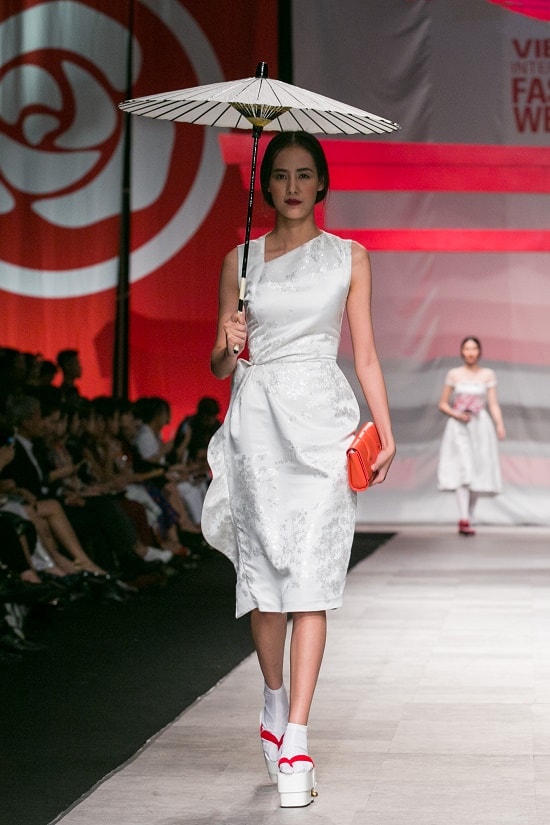 Mãn nhãn với màn kết của NTK Phương My tại Vietnam International Fashion Week