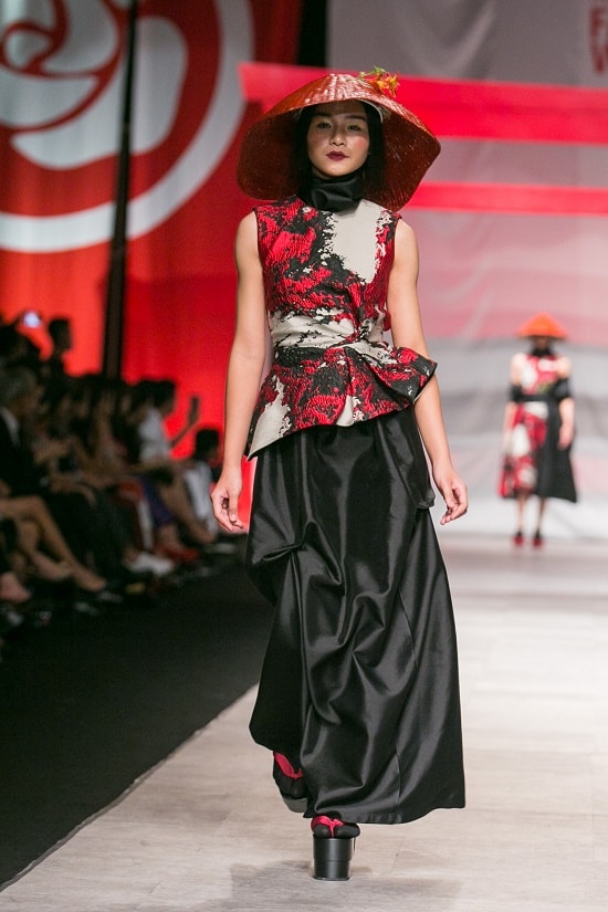 Mãn nhãn với màn kết của NTK Phương My tại Vietnam International Fashion Week